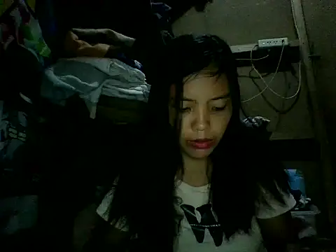 juicyredt online show from June 4, 2026, 9:43 pm