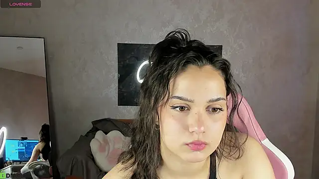 Vivien Ross online show from May 6, 2026, 1:14 am