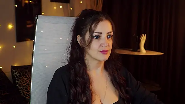 AureliaVane online show from June 11, 2026, 3:43 pm