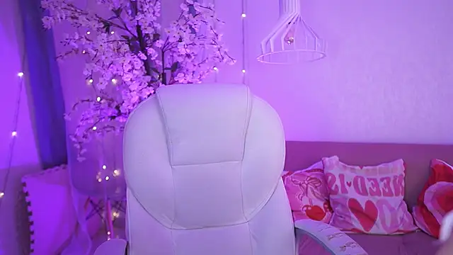 StacyCooper  online show from June 30, 2026, 7:04 pm