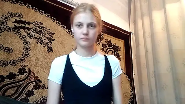 LunaLaday online show from May 18, 2026, 2:40 am