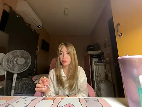 Snapshot of sweet_glam chatting on May 19, 2026, 2:01 pm sweet glam online show from May 19, 2026, 2:01 pm