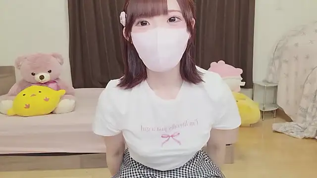 hiyo0001 online show from June 6, 2026, 12:32 pm
