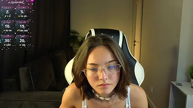 Leslie Scott online show from July 5, 2026, 1:01 am