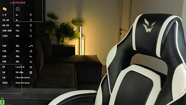 Leslie Scott online show from July 14, 2026, 1:08 am