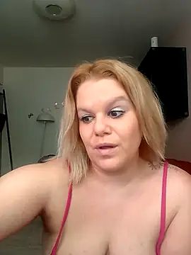 Snapshot of Maryquenn chatting on June 23, 2026, 12:25 pm Maryquenn online show from June 23, 2026, 12:25 pm