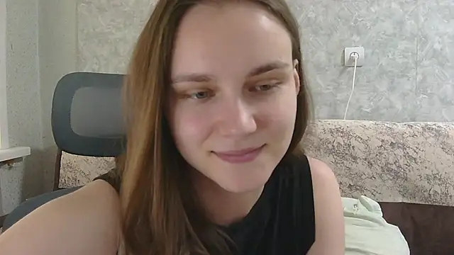 DolcezzaCream online show from June 19, 2026, 4:22 pm