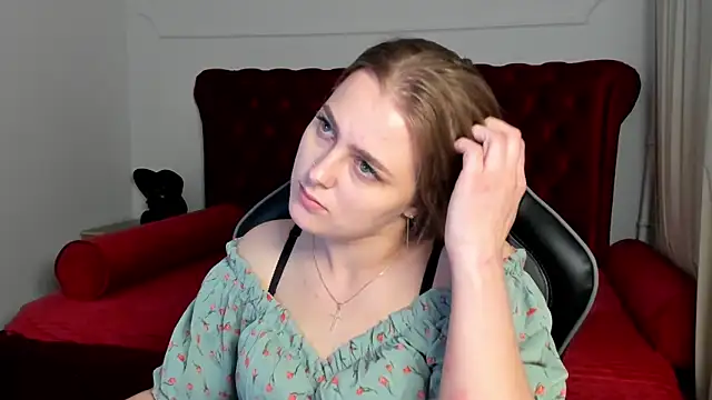 EllaBells online show from May 11, 2026, 4:51 am