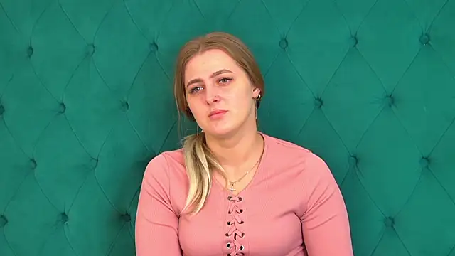 EllaBells online show from May 27, 2026, 5:04 am