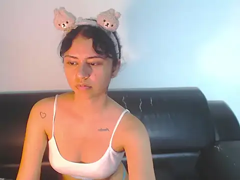 Snapshot of BellaLuxxs chatting on May 16, 2026, 1:02 am BellaLuxxs online show from May 16, 2026, 1:02 am