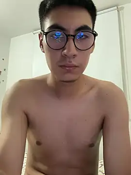 Aaron0305 online show from July 6, 2026, 4:42 am
