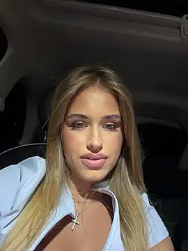 jessicablondexxx online show from August 3, 2026, 9:29 pm