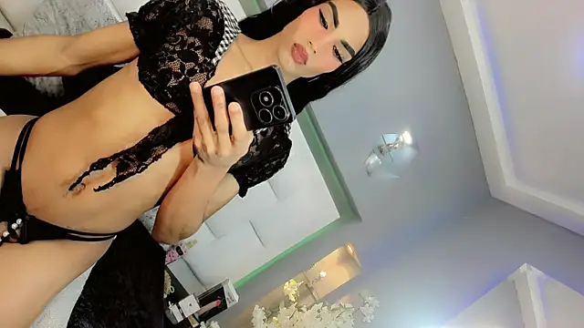 Darianavelazquez online show from May 27, 2026, 1:57 am