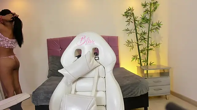 Hinaa XXX online show from June 10, 2026, 7:24 pm