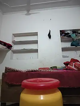 ESHA-LOVE online show from May 15, 2026, 11:34 pm