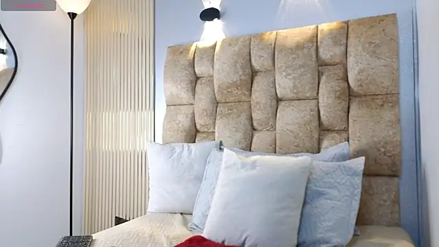 Carolina crus  online show from July 4, 2026, 11:38 am