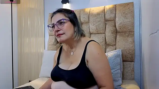 Carolina crus  online show from July 5, 2026, 12:34 pm