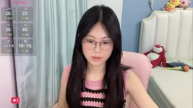 Snapshot of Luna-666 chatting on June 18, 2026, 2:43 pm Luna-666 online show from June 18, 2026, 2:43 pm