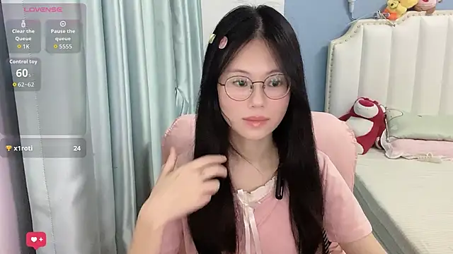 Snapshot of Luna-666 chatting on July 8, 2026, 1:37 pm Luna-666 online show from July 8, 2026, 1:37 pm