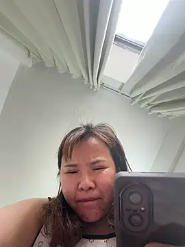 Yanzi-mm online show from April 29, 2026, 5:44 am