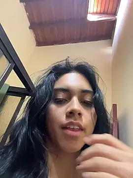 mia moonna online show from April 30, 2026, 11:38 am