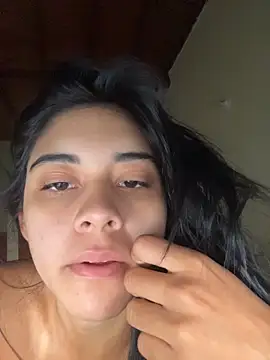 mia moonna online show from May 25, 2026, 1:39 pm