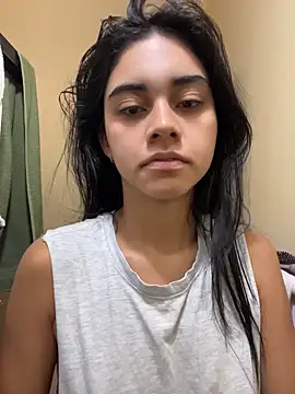 mia moonna online show from May 26, 2026, 11:50 am