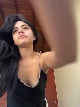 mia moonna online show from June 10, 2026, 12:15 pm
