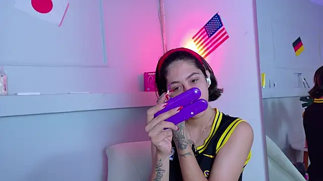 ZoeyPetit online show from July 16, 2026, 2:01 pm