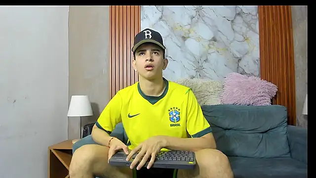 LOVE GUYS1 online show from July 1, 2026, 1:24 pm