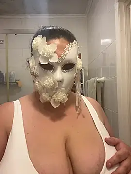 XXXKatyzinhaXXX online show from August 6, 2026, 8:44 pm