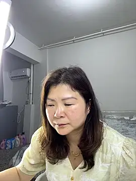 linda51863 online show from June 3, 2026, 1:03 pm