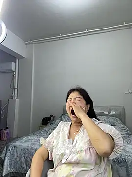 linda51863 online show from June 9, 2026, 12:50 pm
