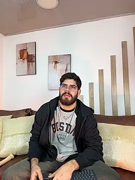 DomBoy  online show from June 6, 2026, 8:02 pm
