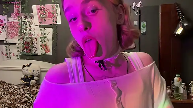 Miss Amy00 online show from August 3, 2026, 12:42 am