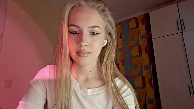 Katrinethequeen online show from June 13, 2026, 4:27 pm