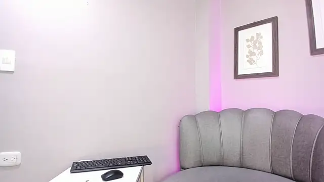 Roxanna moore online show from June 22, 2026, 1:29 am