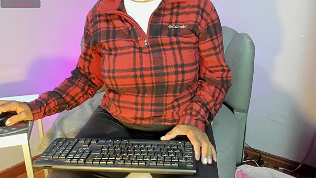 Roxanna moore online show from July 1, 2026, 5:09 am