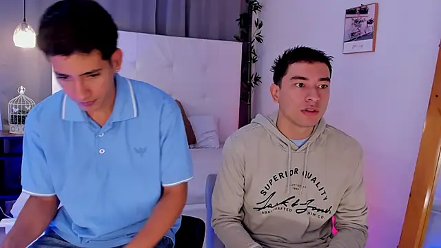 Snapshot of Alejo-and-Thiago chatting on June 4, 2026, 12:33 pm Alejo-and-Thiago online show from June 4, 2026, 12:33 pm