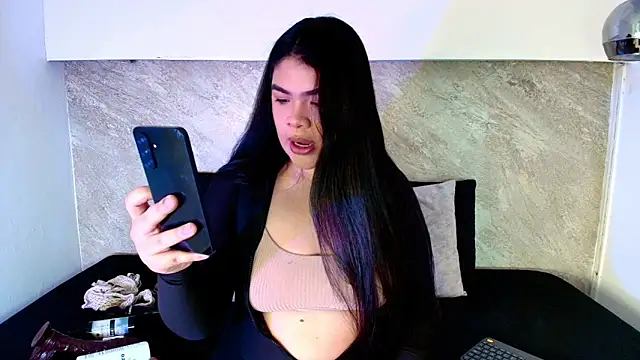 Snapshot of Emma__becket1 chatting on May 13, 2026, 1:36 am Emma becket1 online show from May 13, 2026, 1:36 am