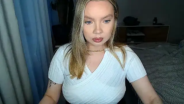 PolinaXXXXXJones online show from June 1, 2026, 5:03 pm