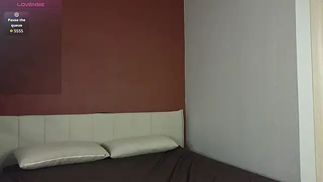 Eva Th0mpson online show from May 27, 2026, 1:35 am