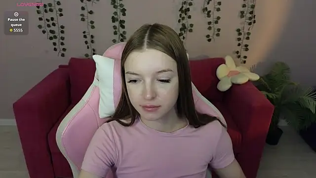 Eva Th0mpson online show from July 12, 2026, 1:07 am