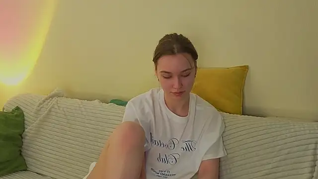 JolieDerringer online show from June 3, 2026, 7:33 am