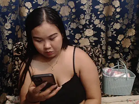 hotchickgirl online show from July 13, 2026, 12:30 pm