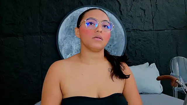 JessiBannkss online show from August 3, 2026, 3:27 pm