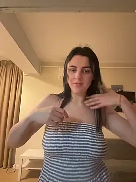 ema-emanuela online show from June 12, 2026, 9:25 pm