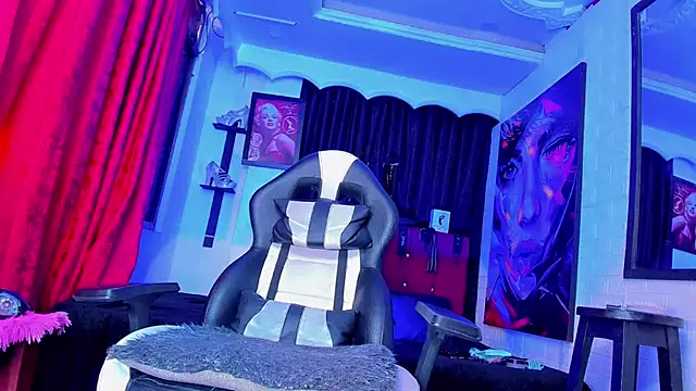Mia Colucci25 online show from June 18, 2026, 8:13 pm