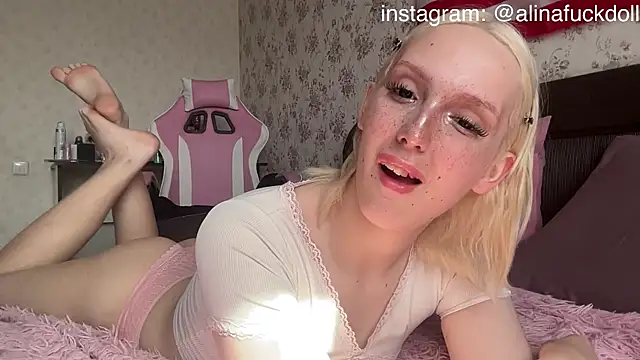 llinabarbie online show from July 19, 2026, 12:42 pm