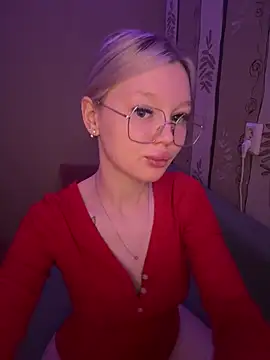 Velvet Doll  online show from May 11, 2026, 4:07 am